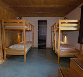 Brienz Youth Hostel в Бринце
