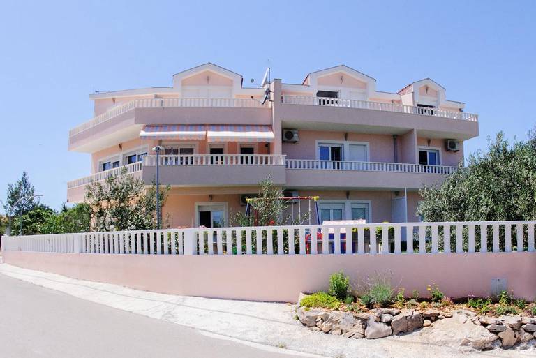 Darijan Apartments 
