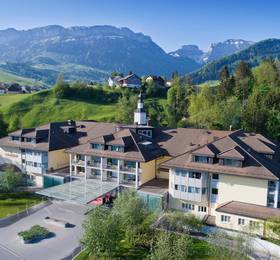 Hotel Hof Weissbad  в Аппенцелле