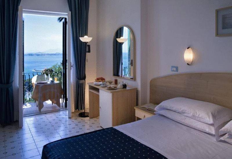 Hotel Villa Ireos 3* Италия, Искья