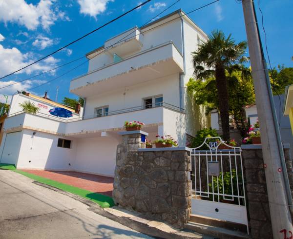 Apartments Gloria  2* Хорватия, Црквеница