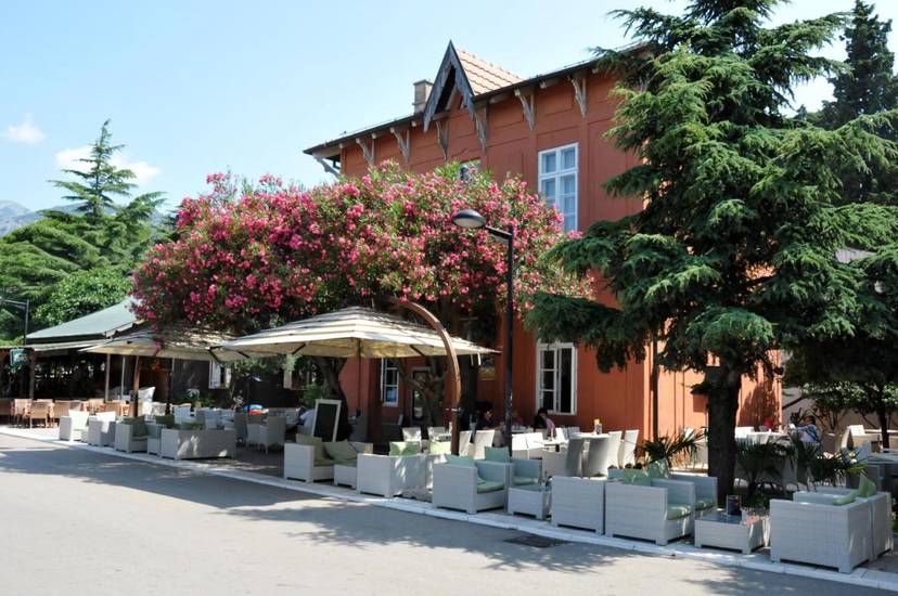 Le Petit Chateau  4* Черногория, Бар