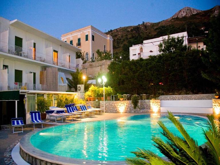 Carmencita Hotel