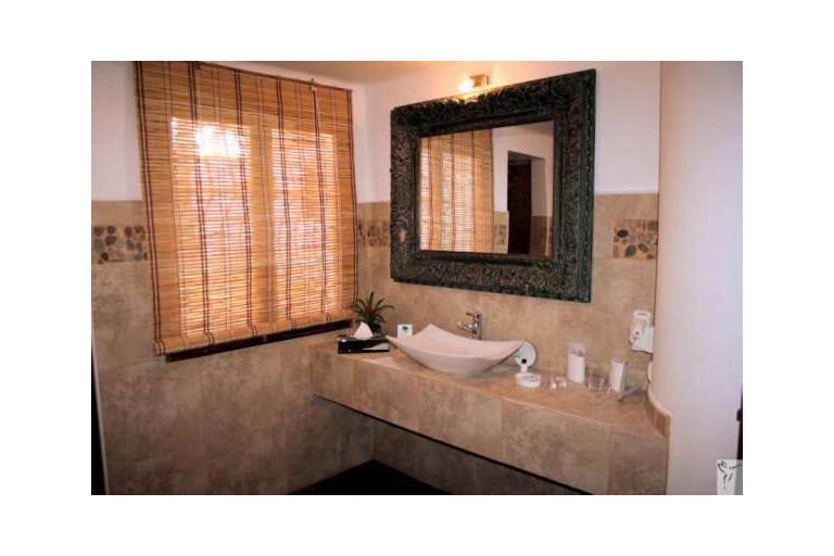 Birdcage Resort 
