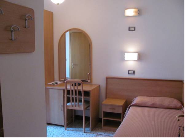 Albergo Moretti  2* Италия, Сенигаллия