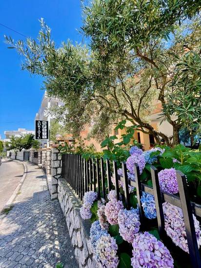 Rooms Adriatic  3* Черногория, Улцинь