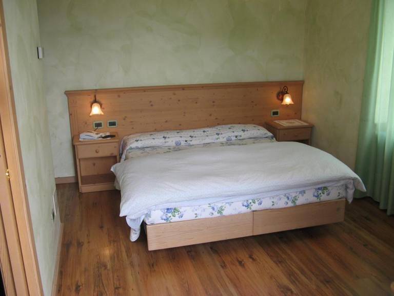 Hotel Romanda 
