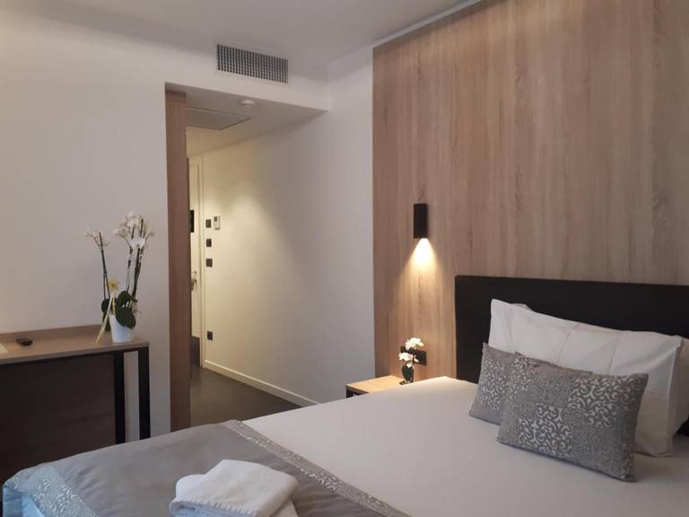 Tourist Hotel 
