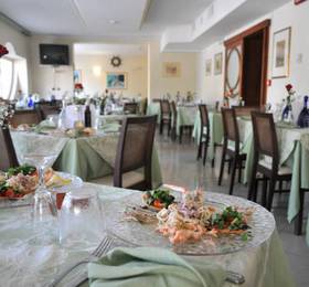 Hotel Jollino  в Пинето