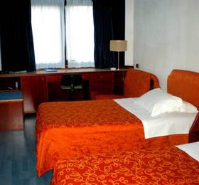 Hotel Sirena  в Чезенатико