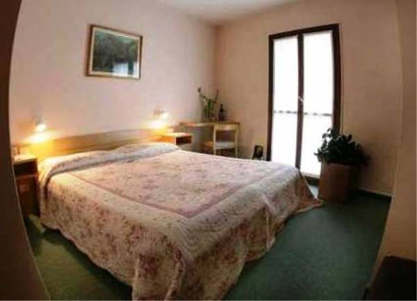 Hotel Crimea  3* Италия, Киавенна