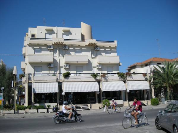 Hotel Alb's  3* Италия, Альба
