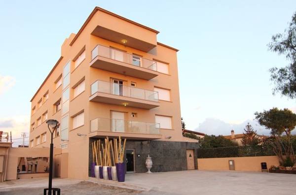 Hotel H