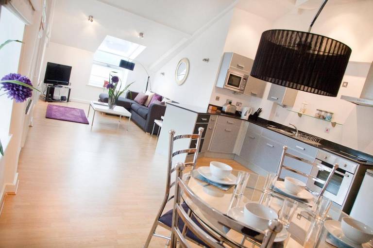 nightspace: Regent House Apartments 