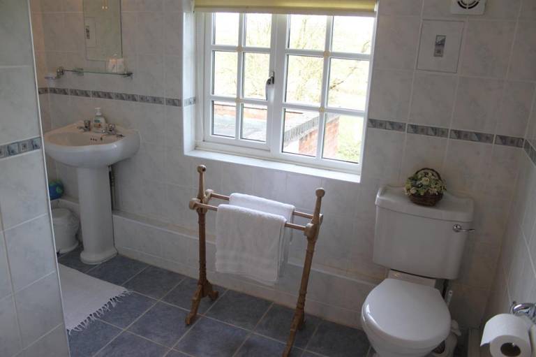 Ingon Bank Farm Bed And Breakfast 