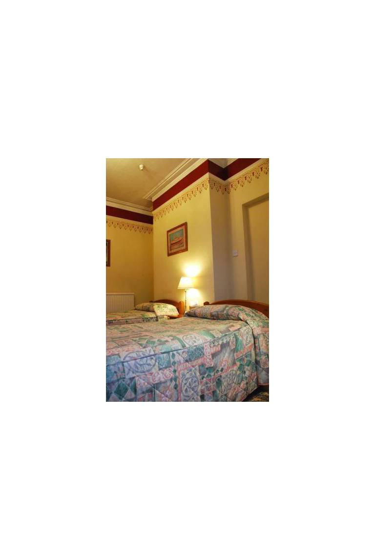 Cumberland House Gatwick B & B 