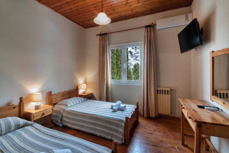 Fouxia Apartments & Studios