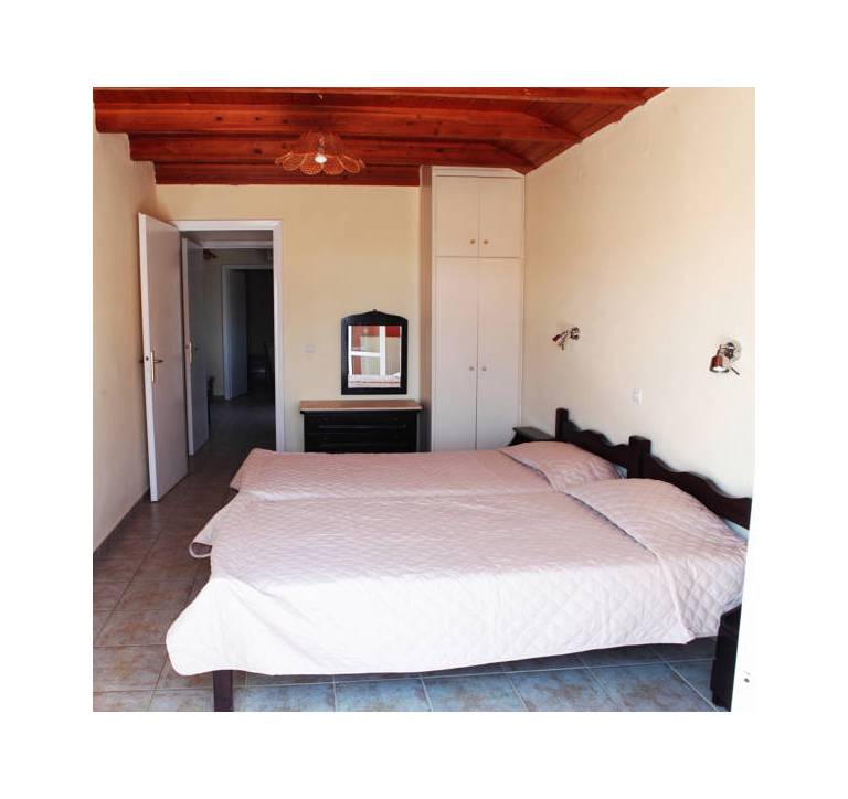 Theodora Studios & Apartments 