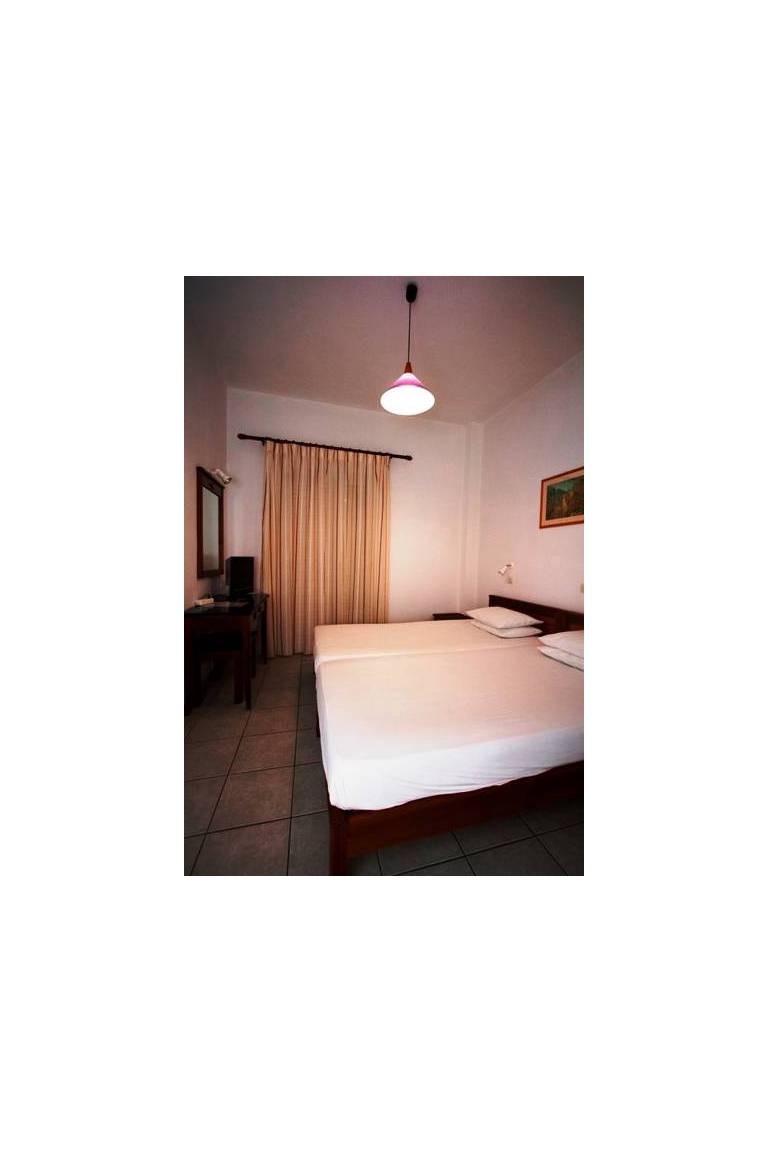 Poseidon Studios & Apartments 