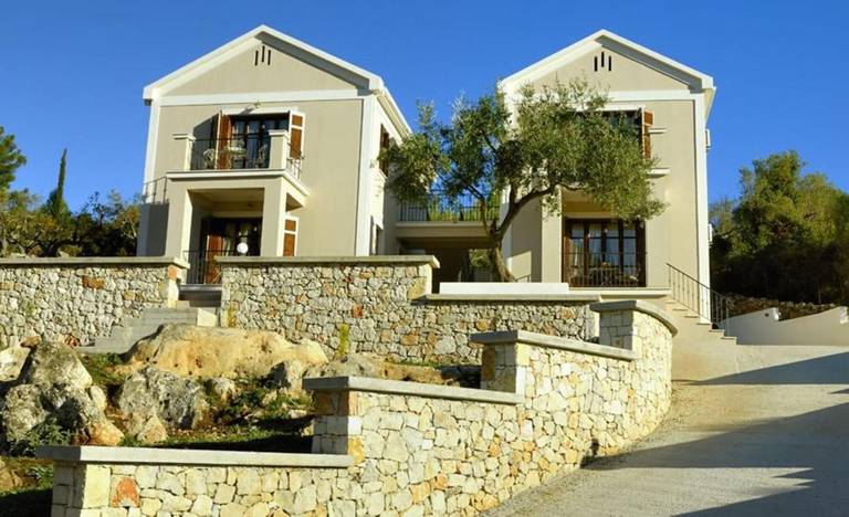 Adastra Ithaca Luxury Suites 