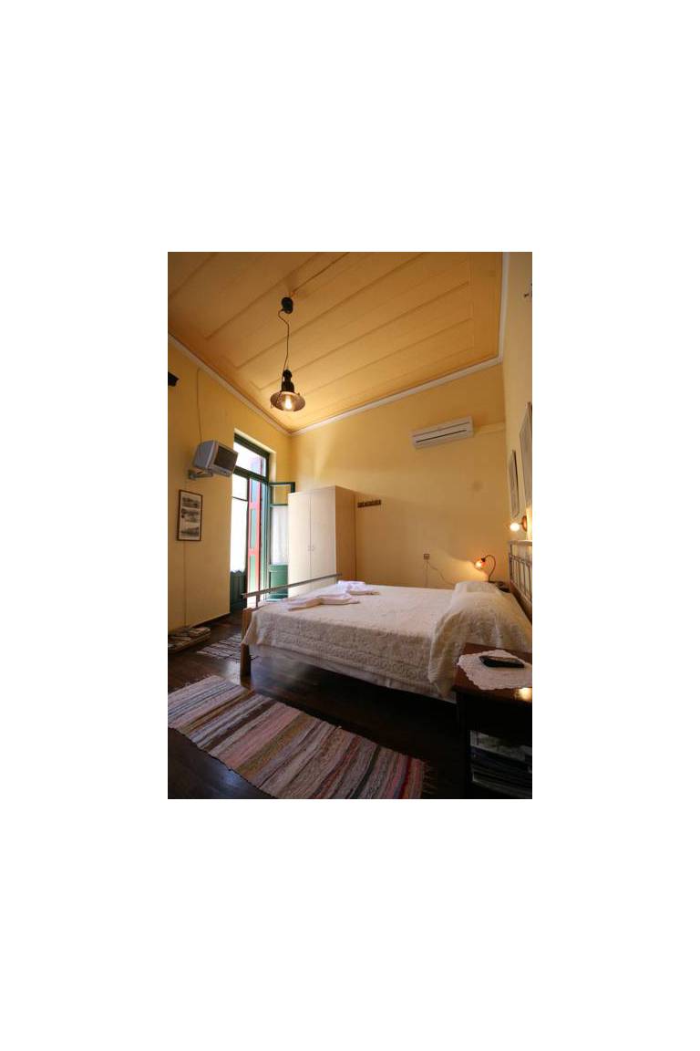Ifigenia Traditional Rooms 