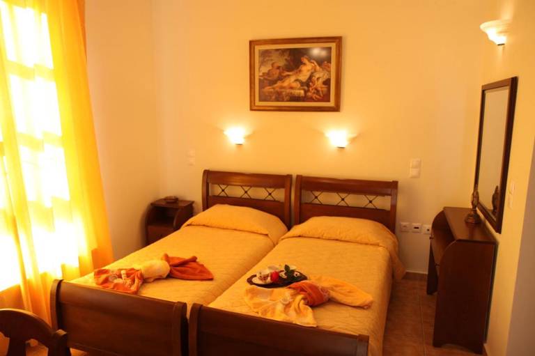 Artemis Traditional Hotel 