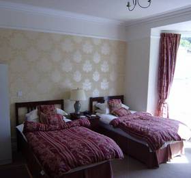 The Crescent House Hotel  в Ильфракомбе
