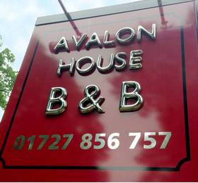 The Avalon House B & B в Сент-Олбансе