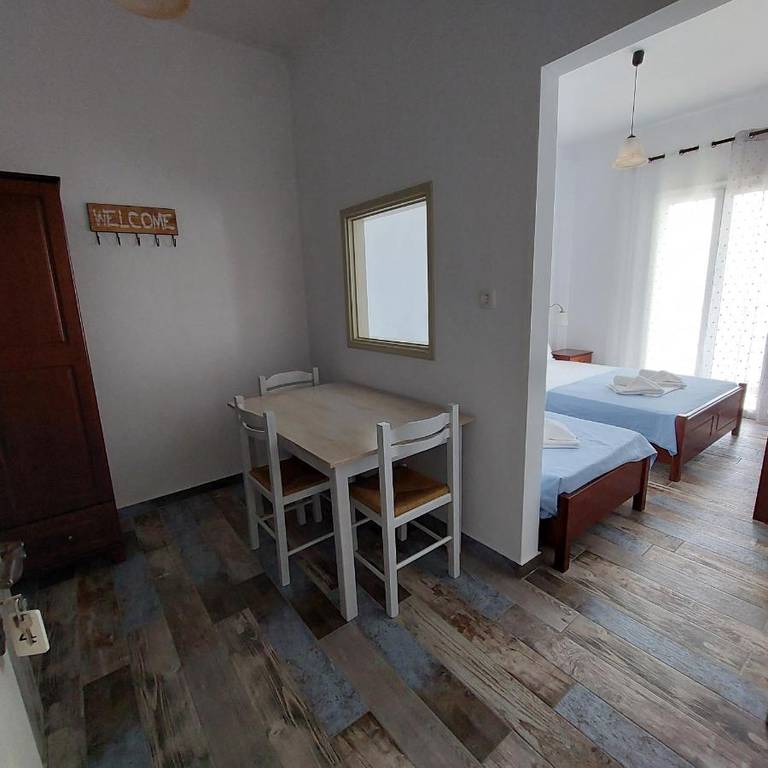 Manolis & Marias Hotel 