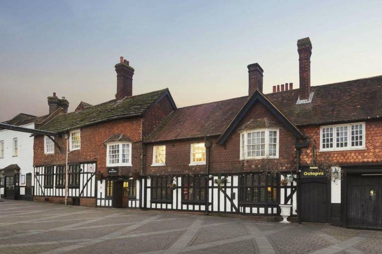 Ramada Crawley-Gatwick 