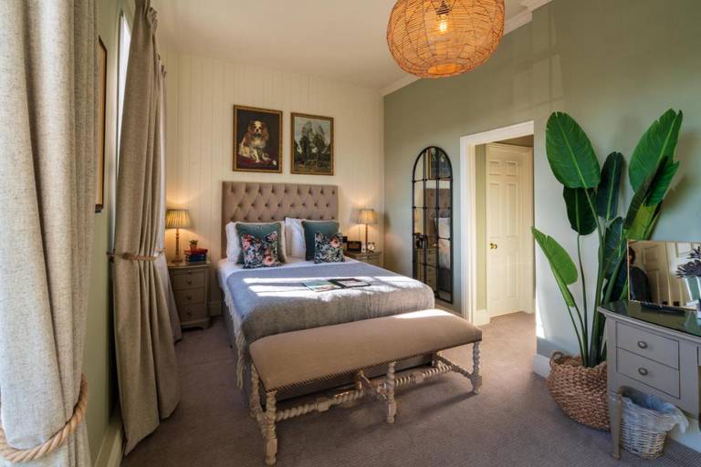 Cotswold Gateway Hotel 