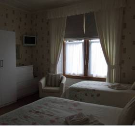 Glengarry Guest House  в Календере