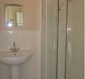 Glengarry Guest House  в Календере