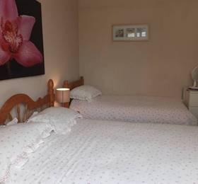 High Noon Guest House  в Пемброуке