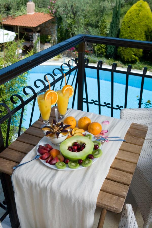 Nikoleta Luxury Villa