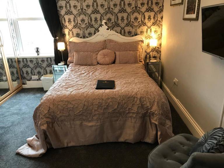 Glendale Guest House 