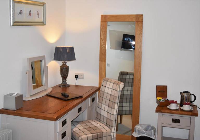 Three Horseshoes Inn 