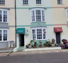 Lyndale Guest House  в Уэймуте