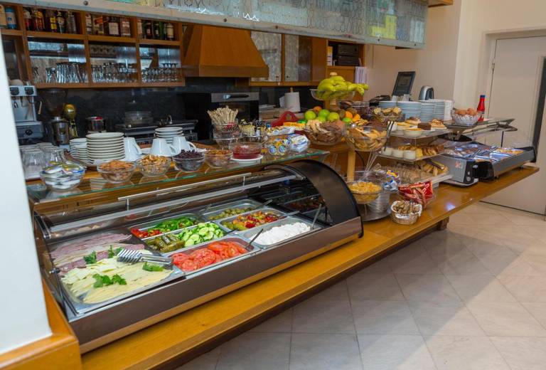 Ionian Plaza Hotel 