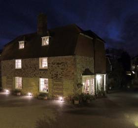 Willow Tree House  в Рае