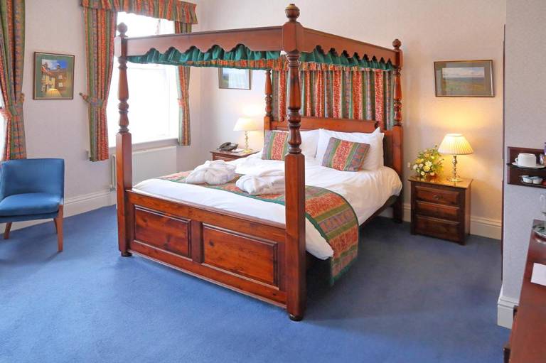 Saxonville Hotel 