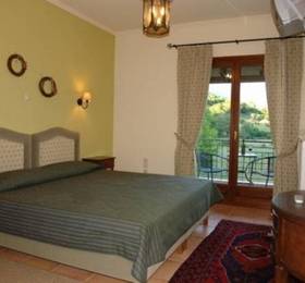 Koniskos Hotel  в Карпенисионе