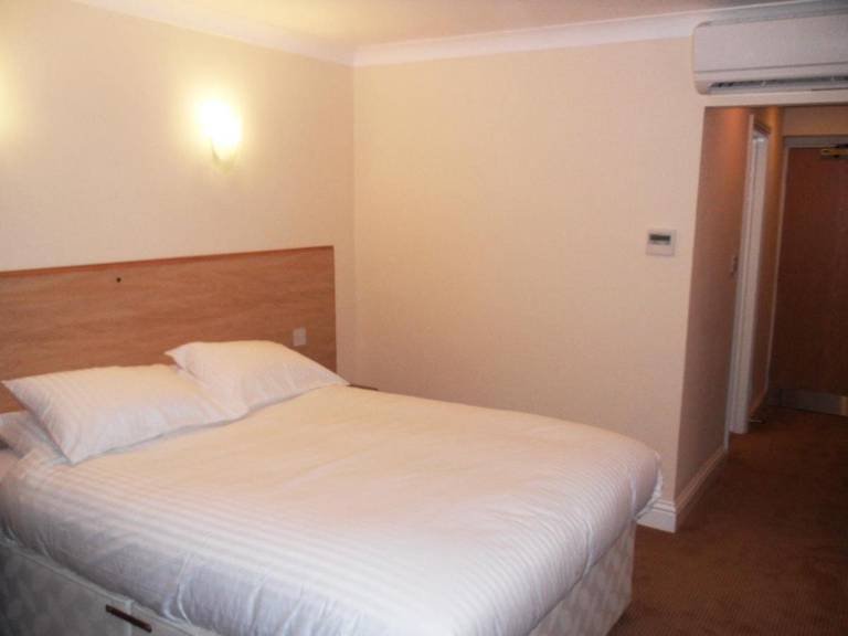 Skylark Hotel 