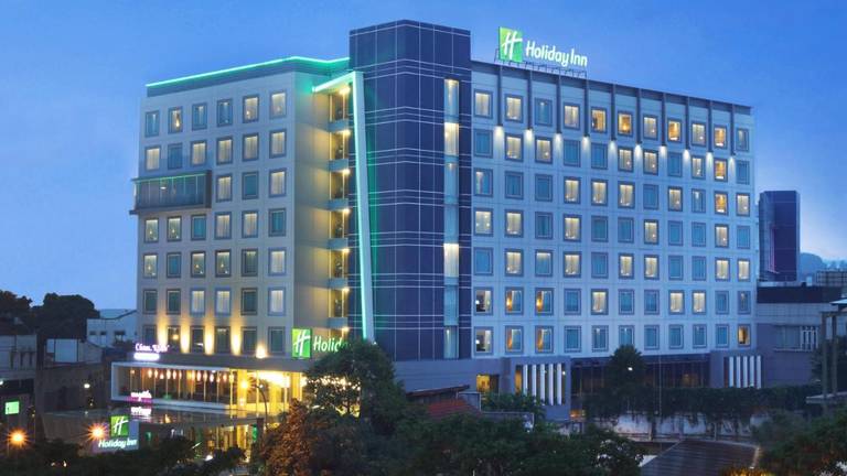 Aston Primera Pasteur Hotel and Convention Center 