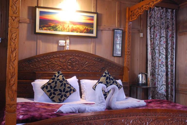 Young Shahzada Group of Houseboats 