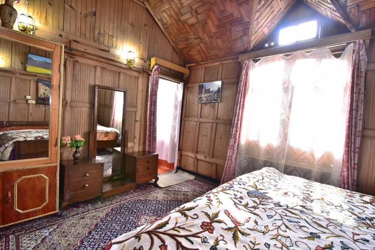 Golden Hopes Group of Houseboats 