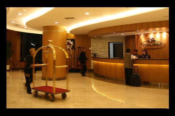 Grand Pasundan Convention Hotel 4* Индонезия, Бандунг