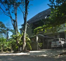 Buminanienie Family Guest House  в Бандунге