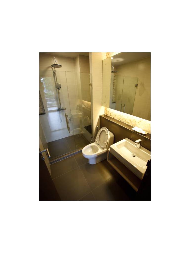 Alisha Court Hotel & Residence 