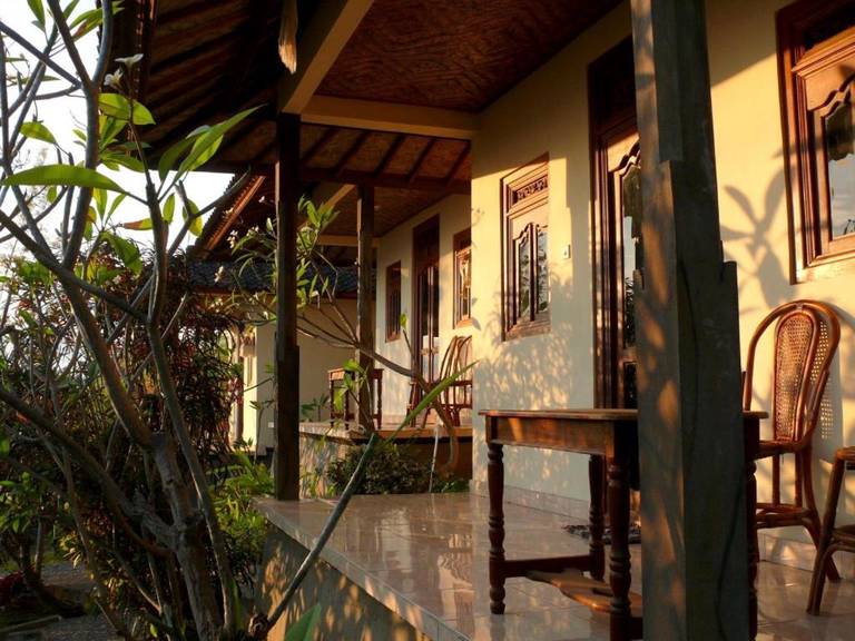 Bo's Bungalows and Restaurant 